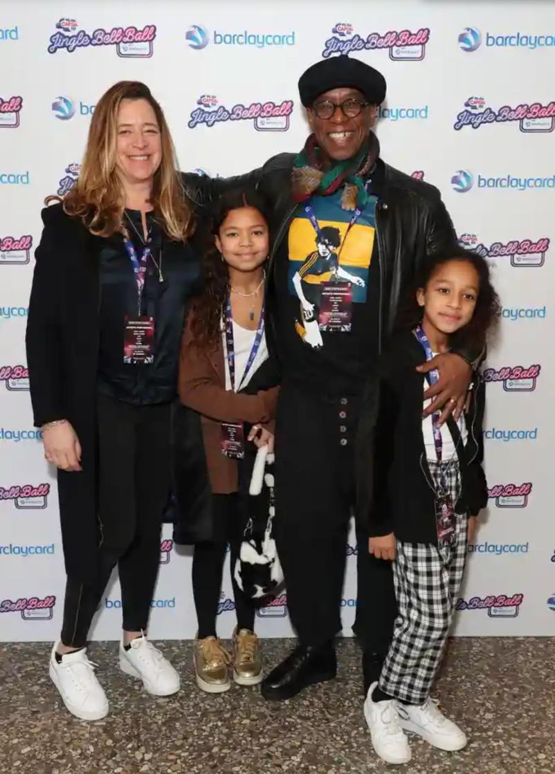 Together, Nancy and Ian share two daughters: Lola and Roxanne